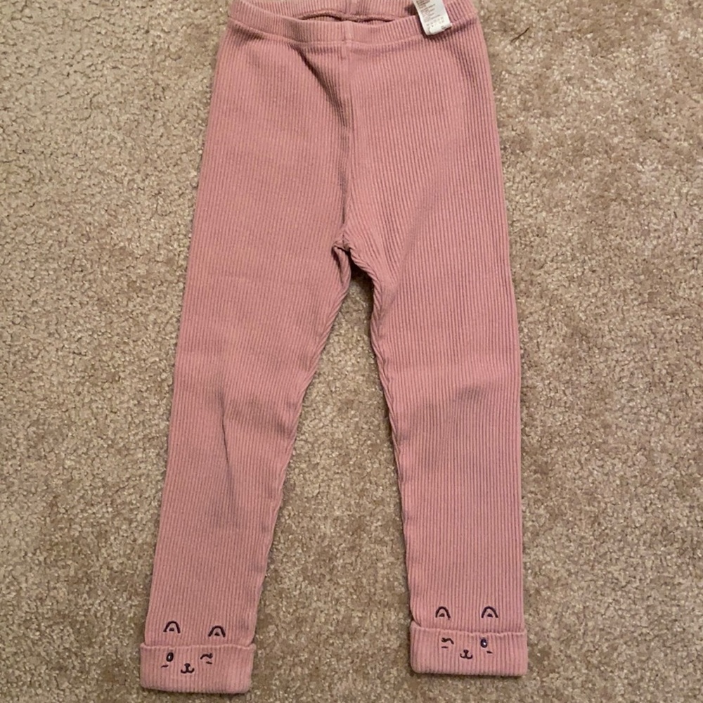 Girl’s pink leggings